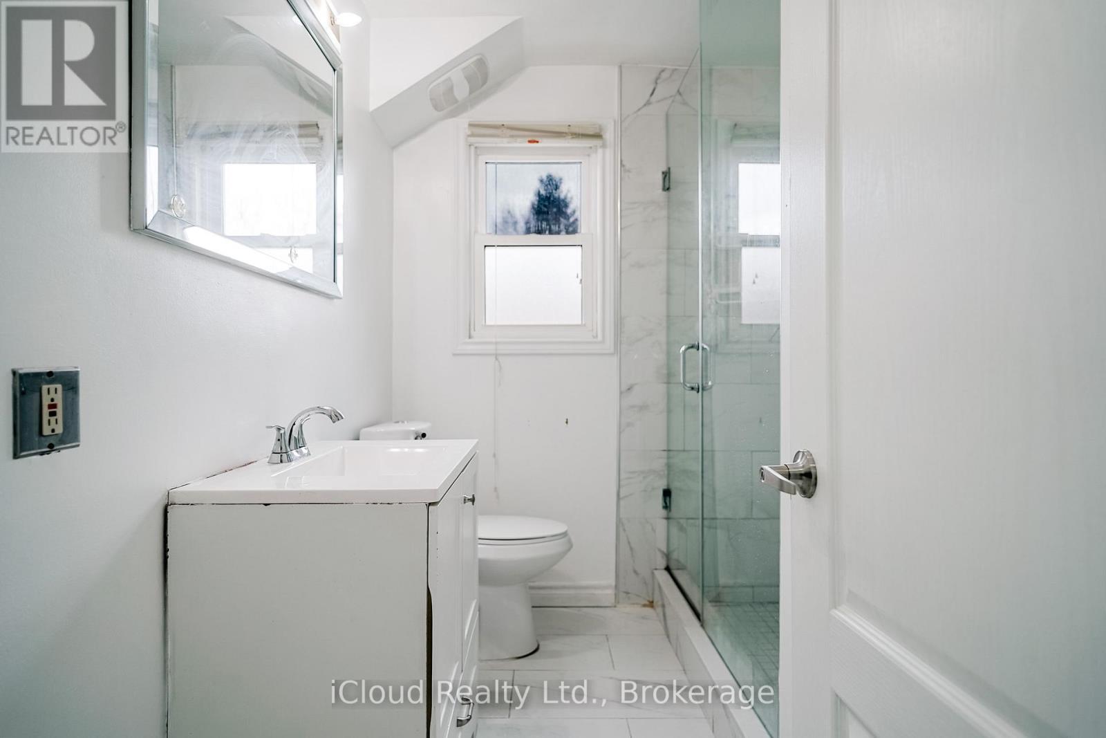 8 Chandler Drive, Toronto, ON - Indoor Photo Showing Bathroom
