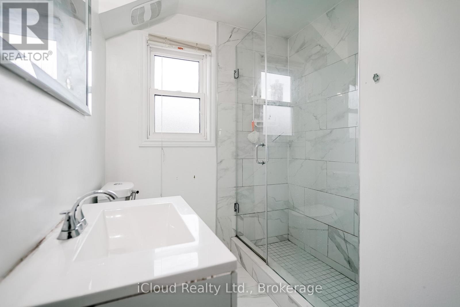 8 Chandler Drive, Toronto, ON - Indoor Photo Showing Bathroom