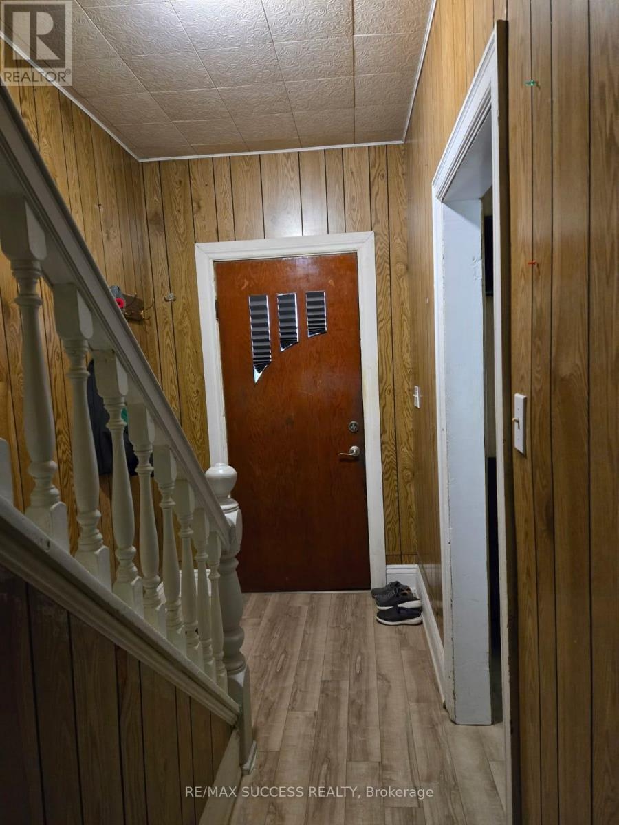 153 Barnesdale Avenue N, Hamilton, ON - Indoor Photo Showing Other Room