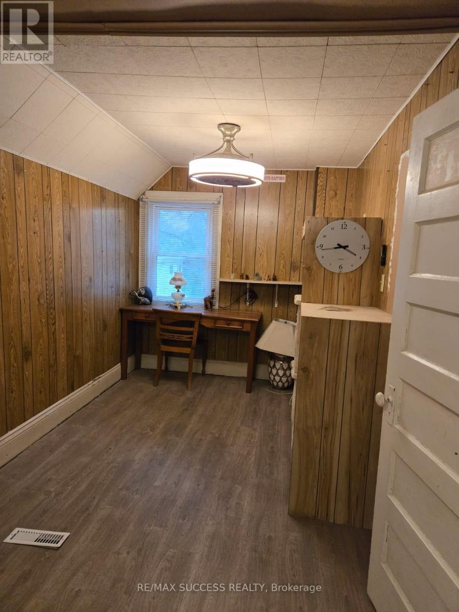 153 Barnesdale Avenue N, Hamilton, ON - Indoor Photo Showing Other Room