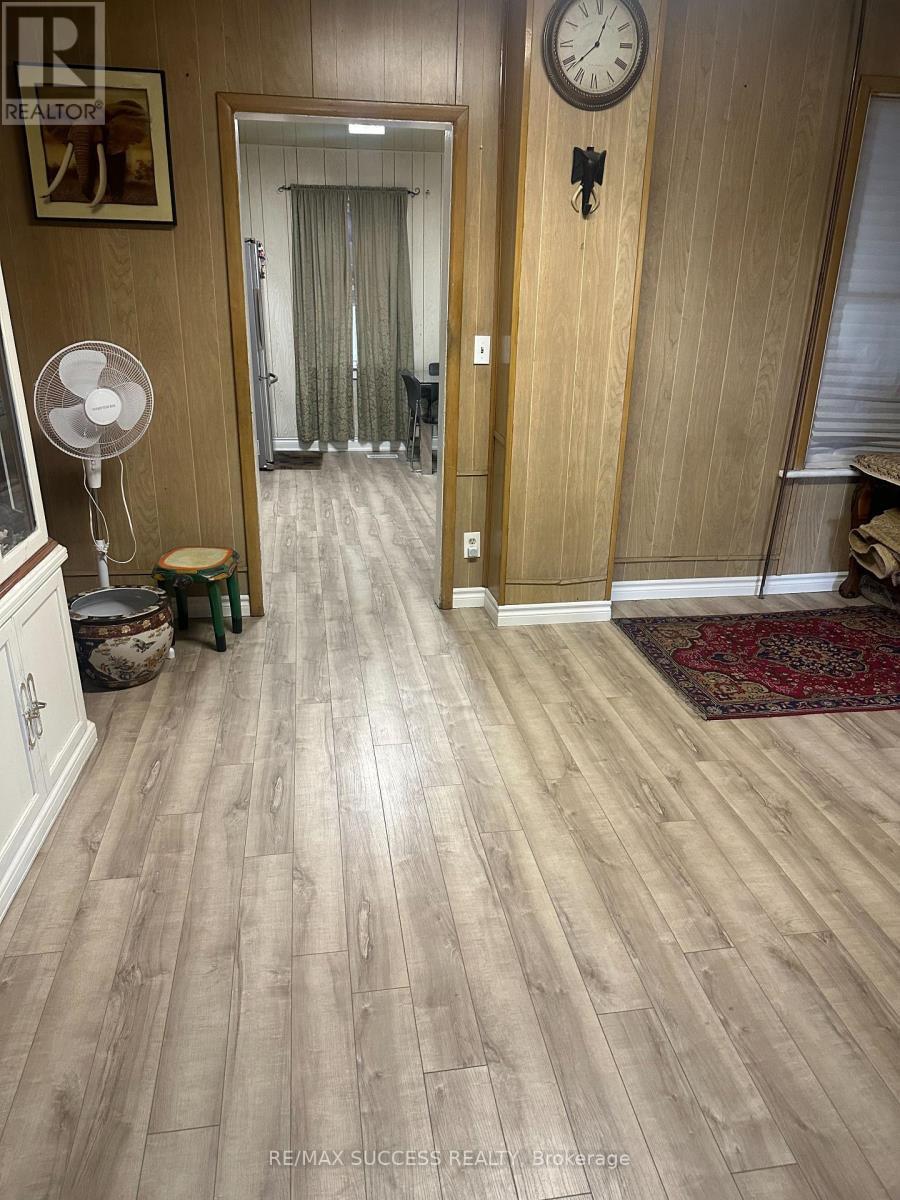 153 Barnesdale Avenue N, Hamilton, ON -