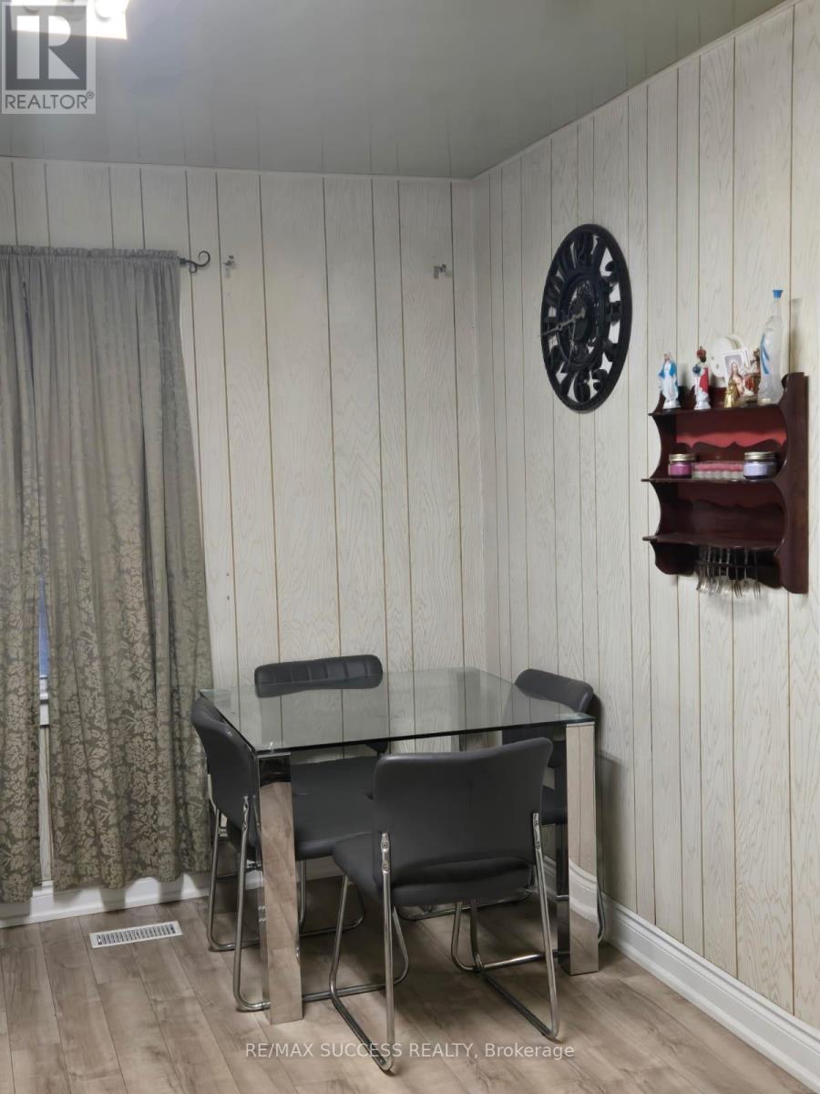 153 Barnesdale Avenue N, Hamilton, ON - Indoor