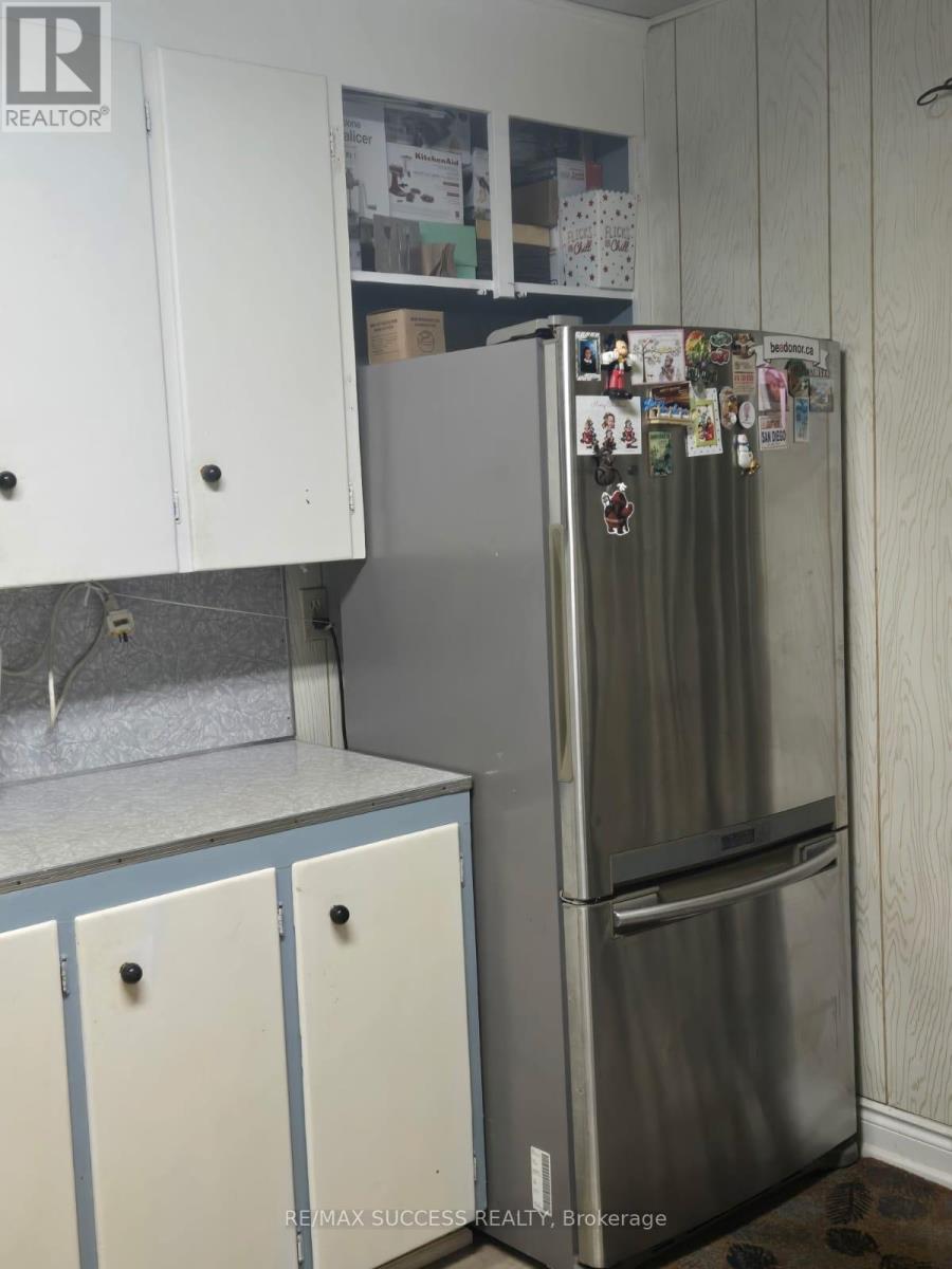 153 Barnesdale Avenue N, Hamilton, ON - Indoor