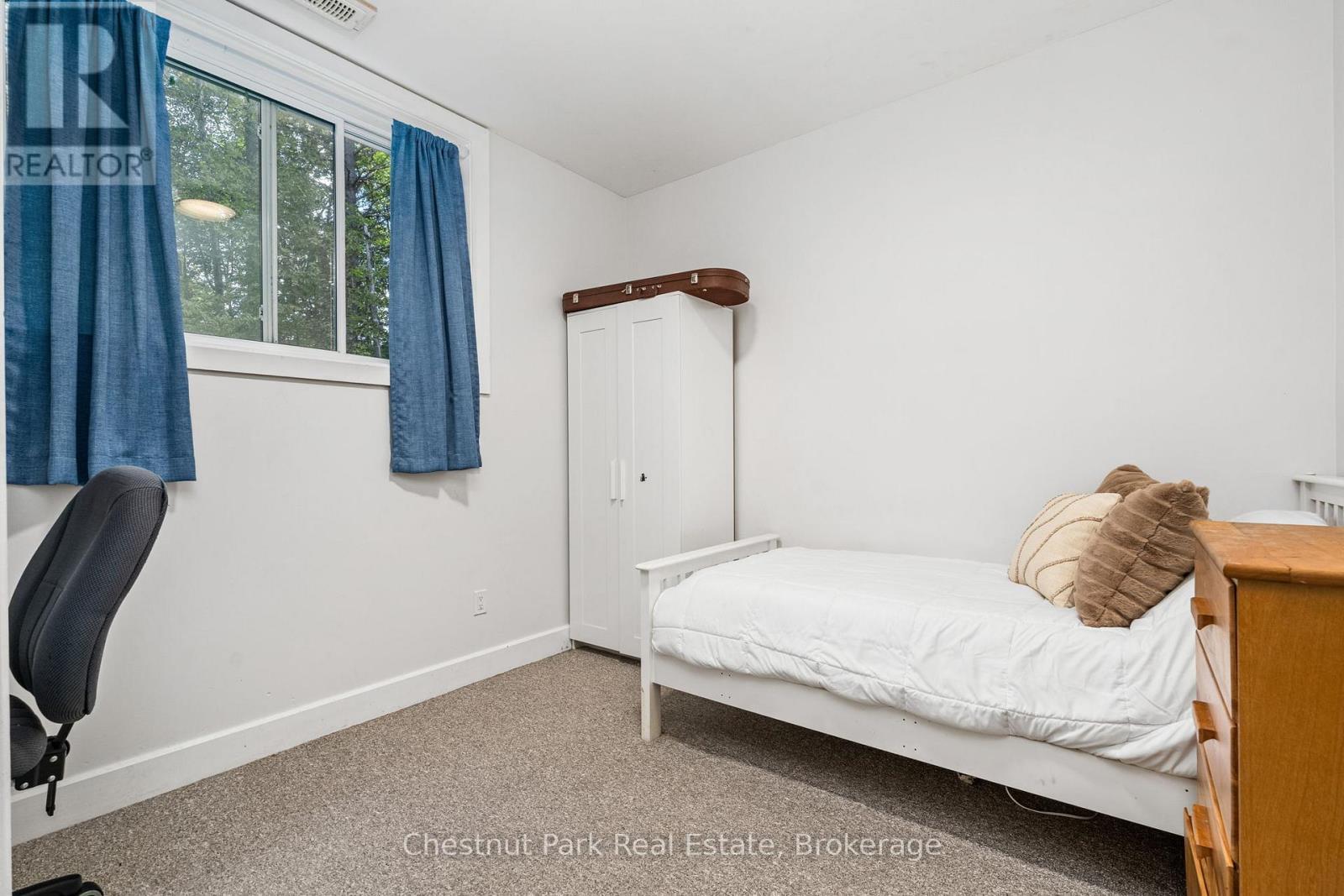 2698 Old Muskoka Road, Huntsville (Stephenson), ON - Indoor Photo Showing Bedroom