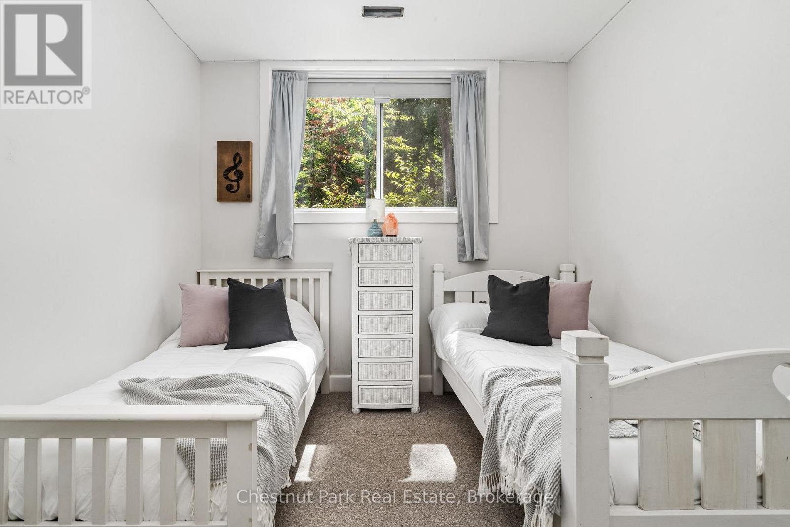 2698 Old Muskoka Road, Huntsville (Stephenson), ON - Indoor Photo Showing Bedroom