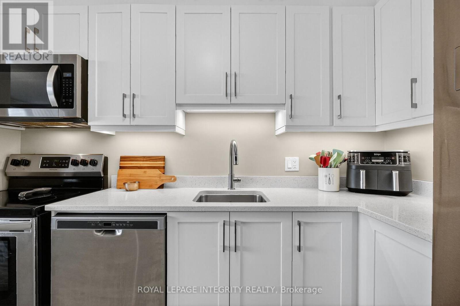 704 - 265 Poulin Avenue, Ottawa, ON - Indoor Photo Showing Kitchen