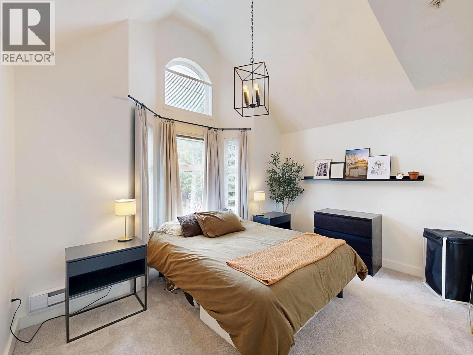 101 1672 E Pender Street, Vancouver, BC - Indoor Photo Showing Bedroom