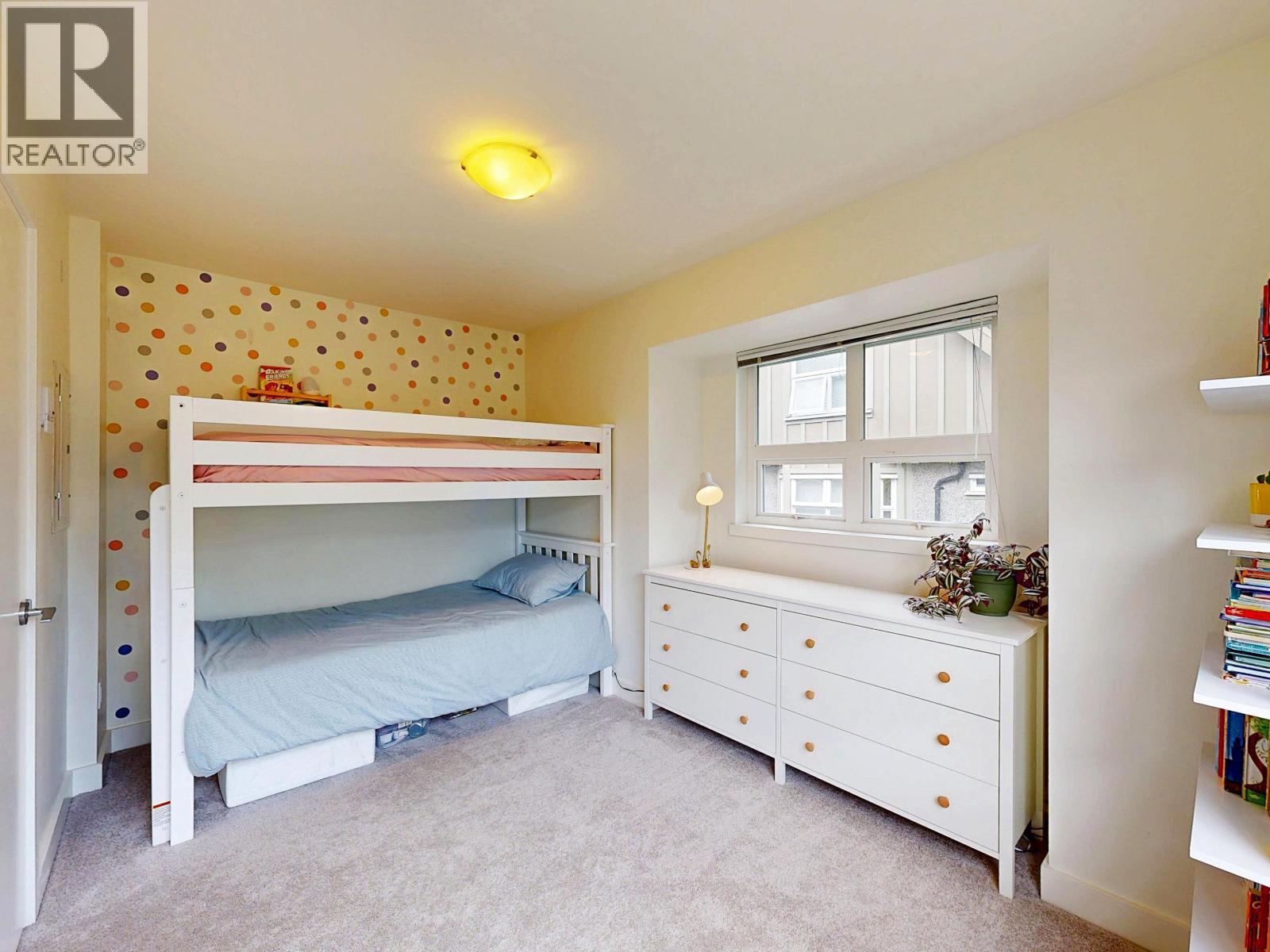 101 1672 E Pender Street, Vancouver, BC - Indoor Photo Showing Bedroom