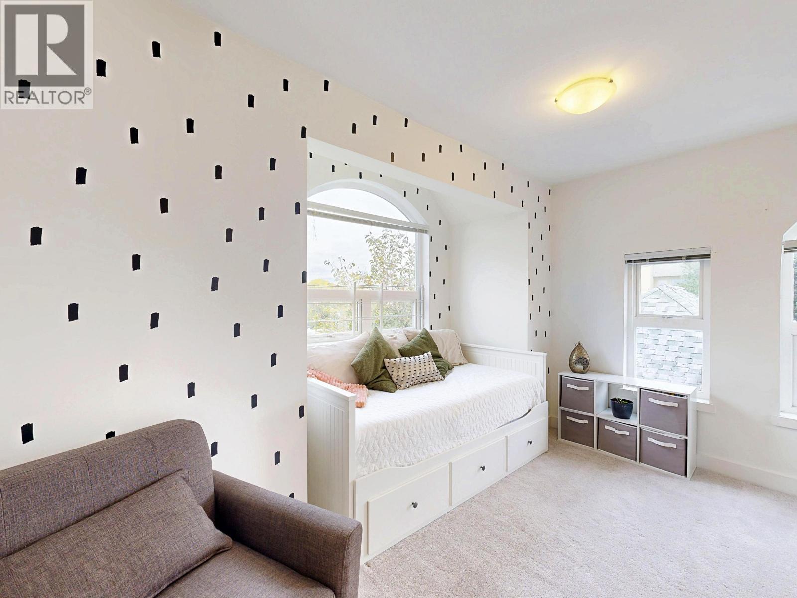 101 1672 E Pender Street, Vancouver, BC - Indoor Photo Showing Bedroom