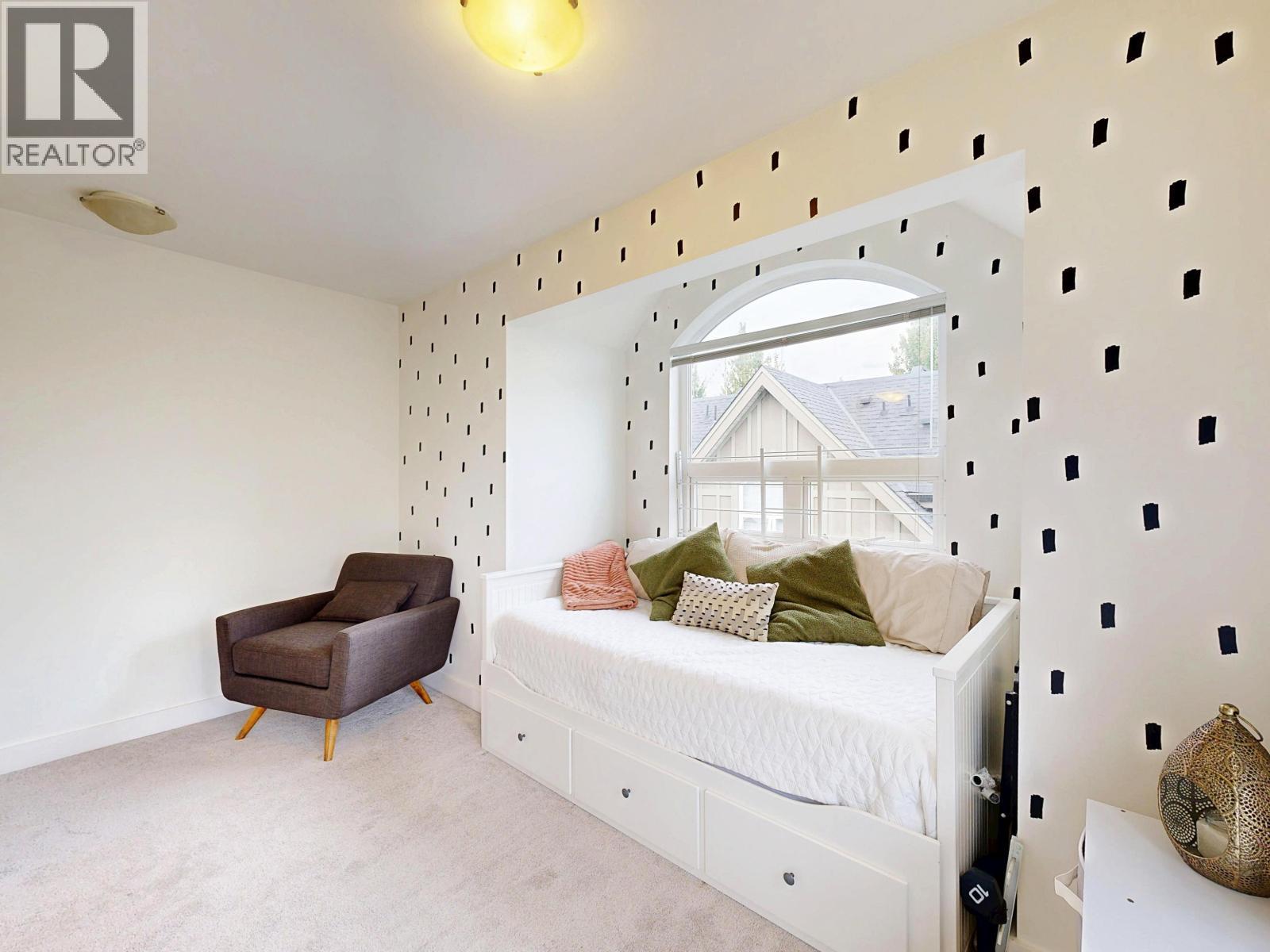 101 1672 E Pender Street, Vancouver, BC - Indoor Photo Showing Bedroom