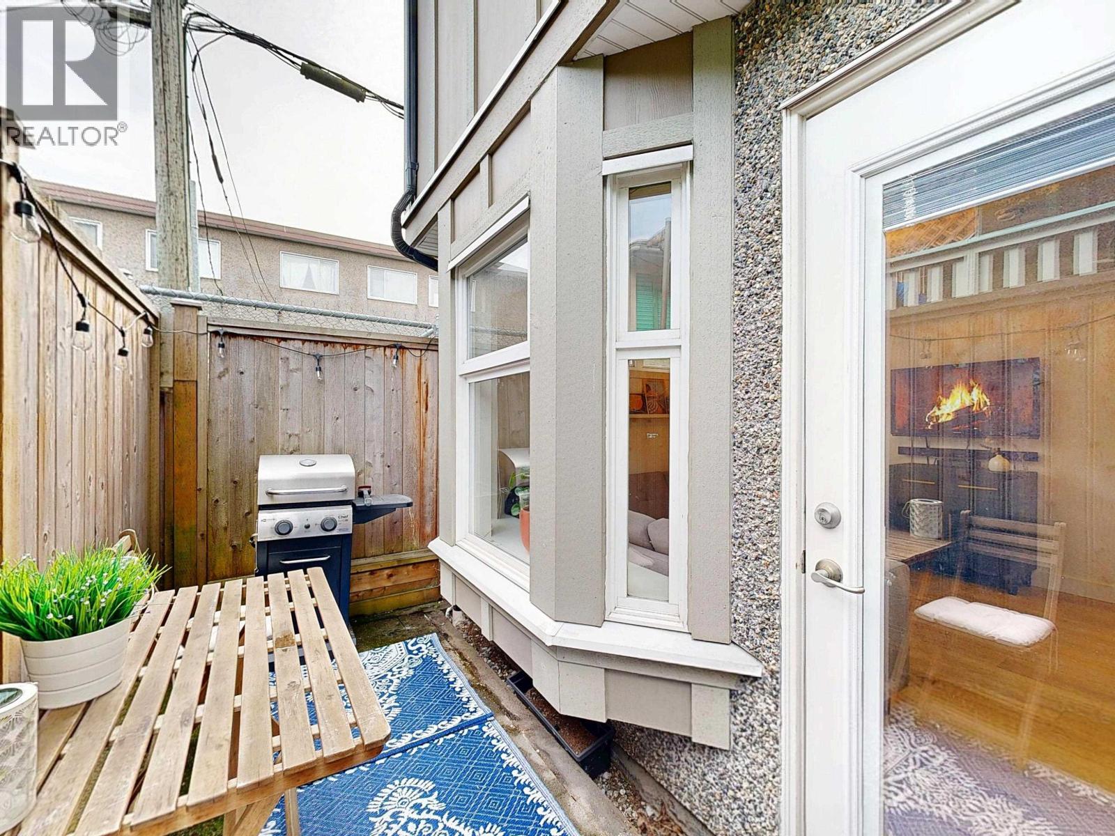 101 1672 E Pender Street, Vancouver, BC - Outdoor