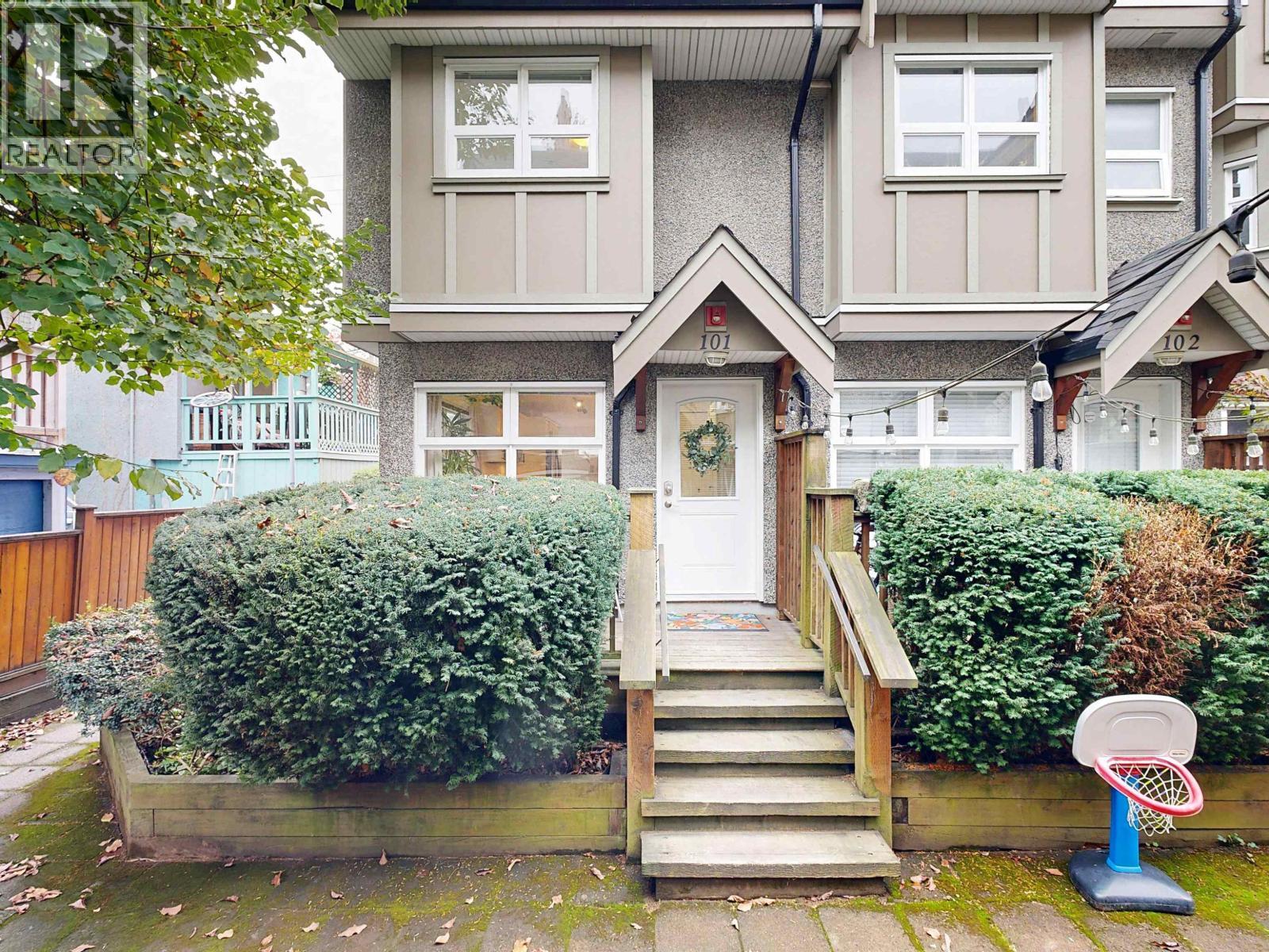 101 1672 E Pender Street, Vancouver, BC - Outdoor With Facade