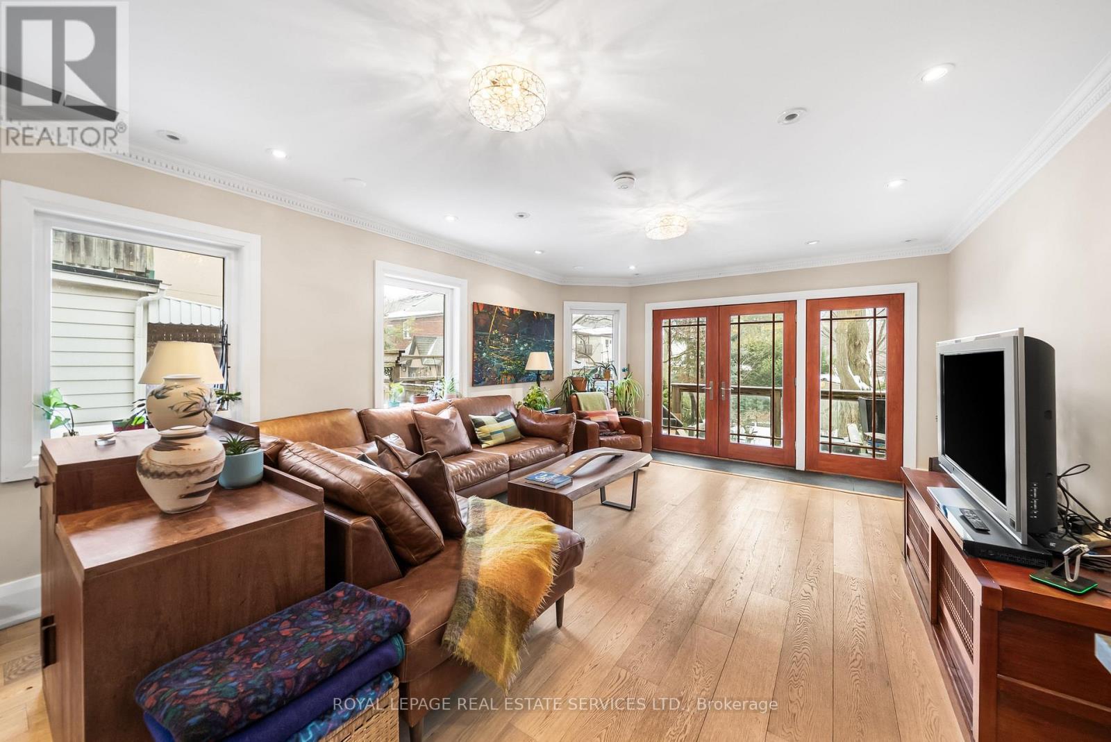 91 Wanless Avenue, Toronto, ON - Indoor Photo Showing Living Room