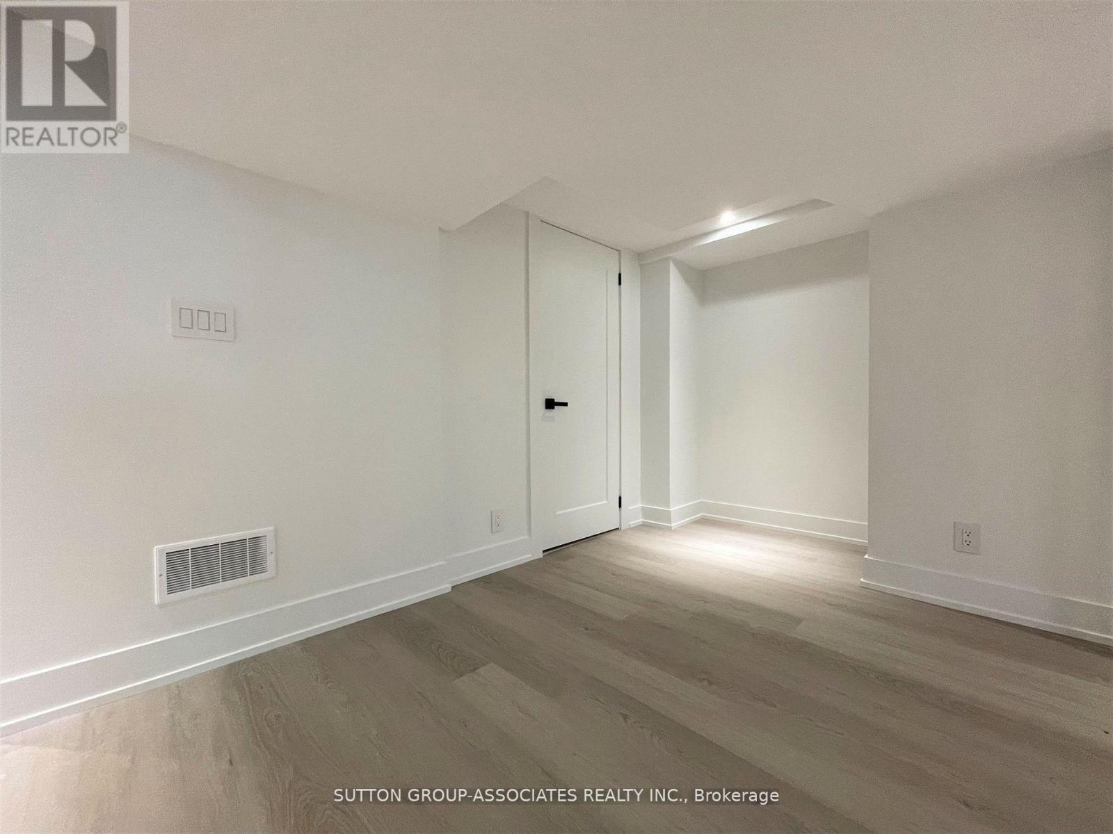 Lower - 24 Dunraven Drive, Toronto, ON - Indoor Photo Showing Other Room