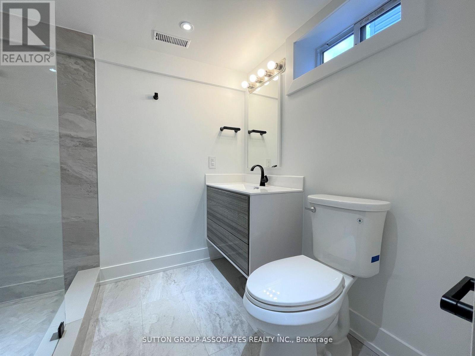 Lower - 24 Dunraven Drive, Toronto, ON - Indoor Photo Showing Bathroom
