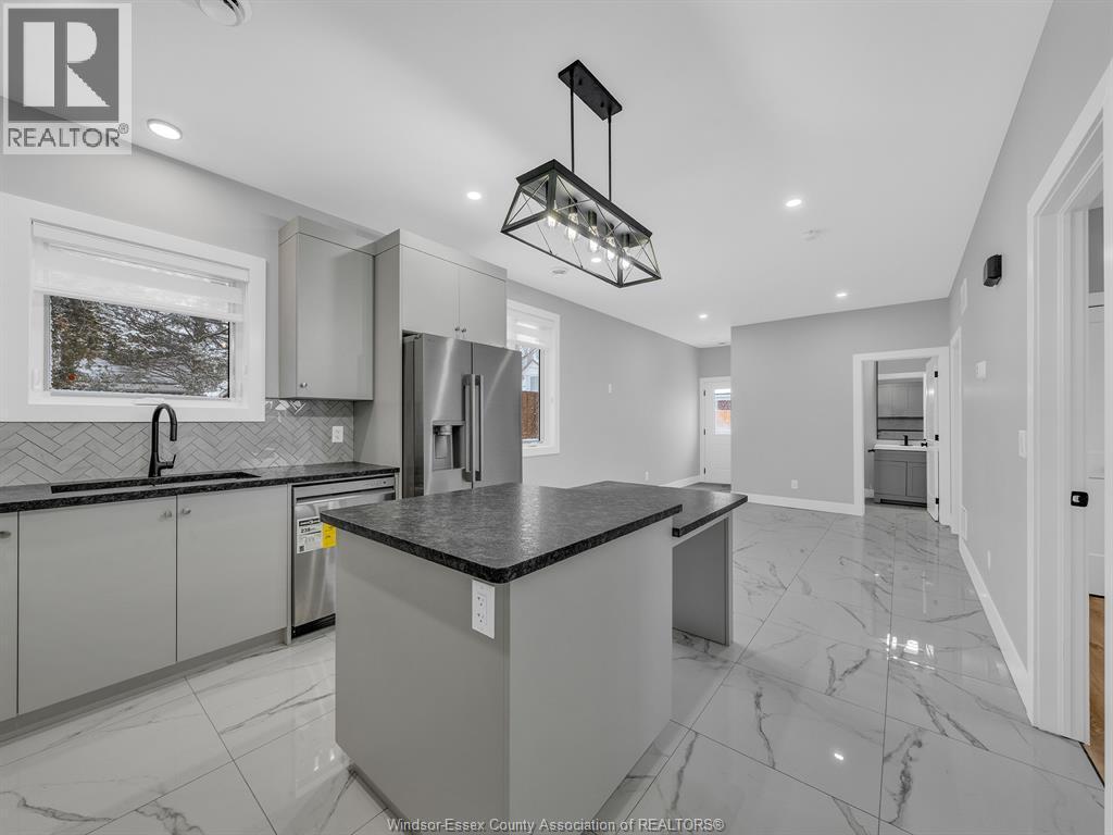 298 George Unit# 3, Amherstburg, ON - Indoor Photo Showing Kitchen With Upgraded Kitchen