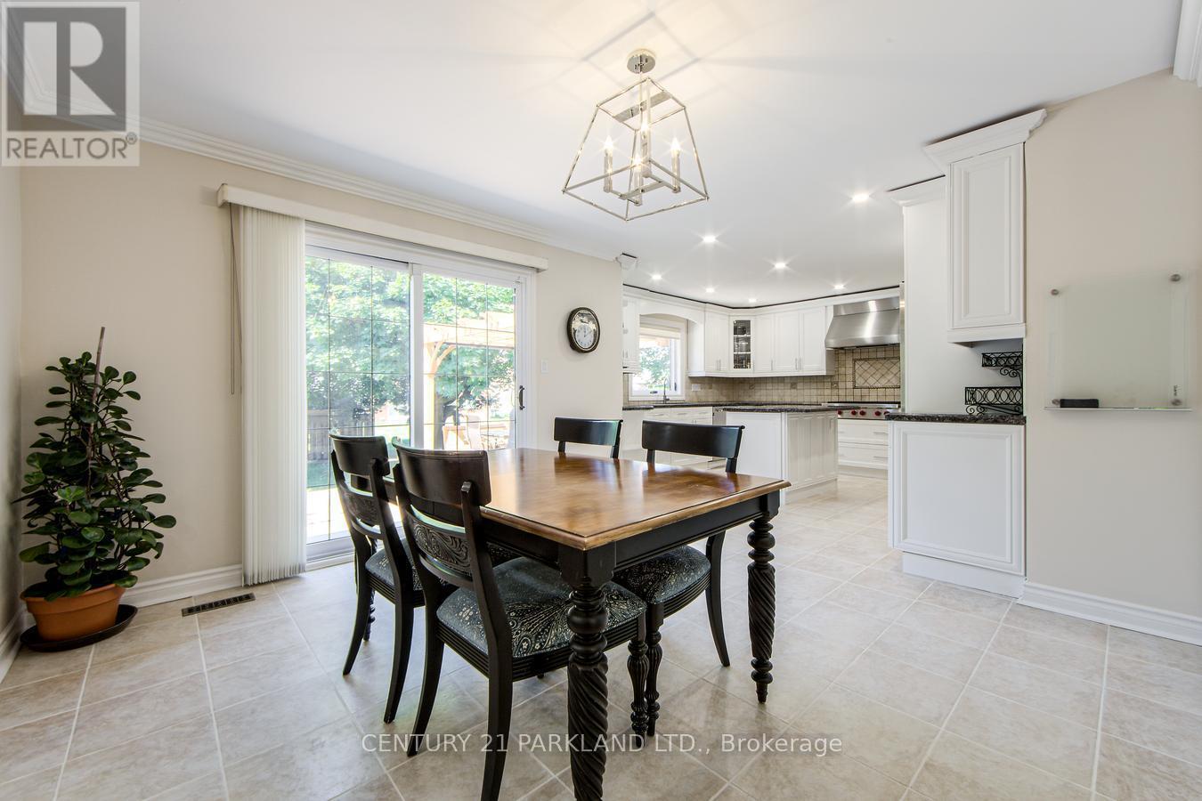 112 Strathearn Avenue, Richmond Hill, ON - Indoor Photo Showing Dining Room