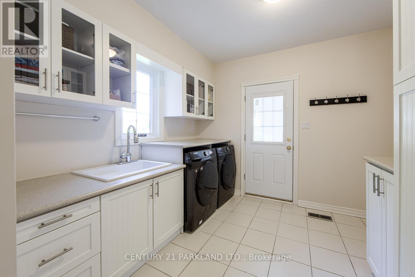 112 Strathearn Avenue, Richmond Hill, ON - Indoor Photo Showing Laundry Room