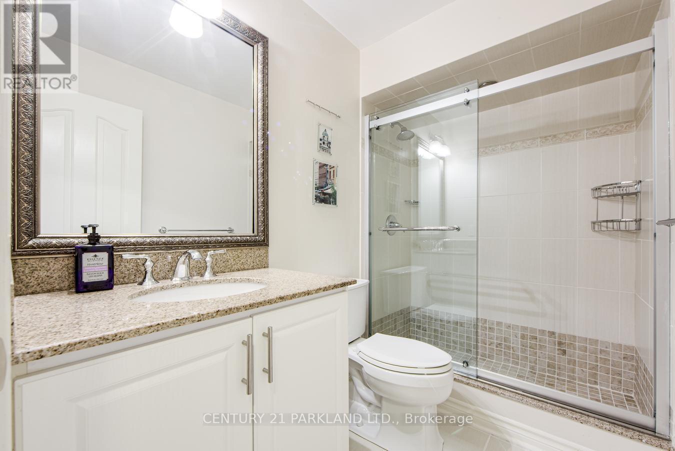 112 Strathearn Avenue, Richmond Hill, ON - Indoor Photo Showing Bathroom