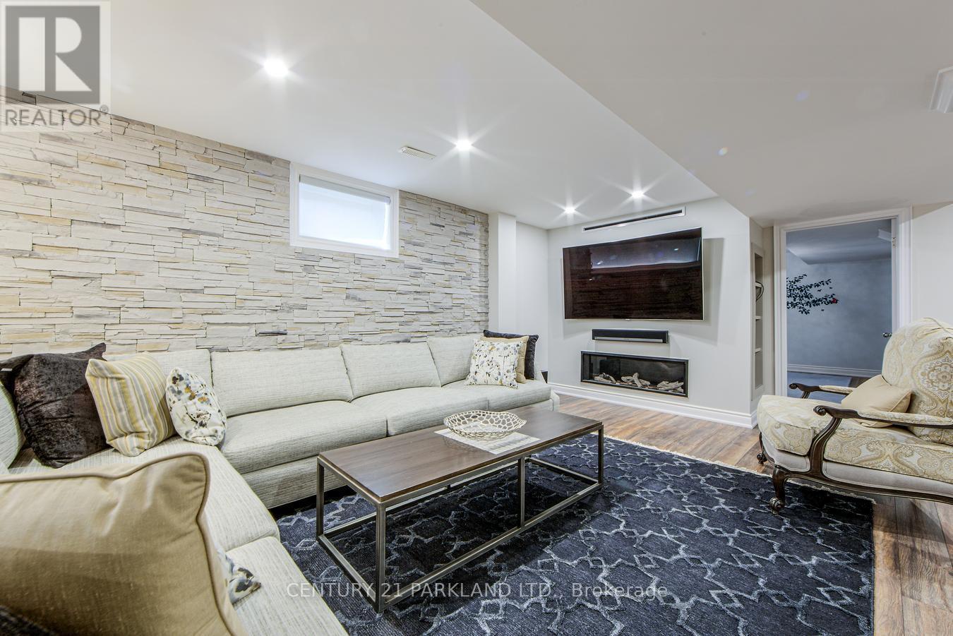 112 Strathearn Avenue, Richmond Hill, ON - Indoor With Fireplace