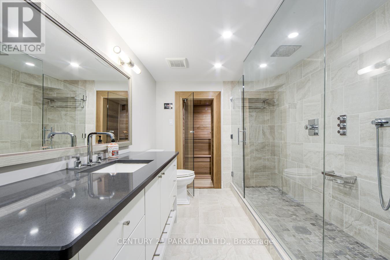 112 Strathearn Avenue, Richmond Hill, ON - Indoor Photo Showing Bathroom