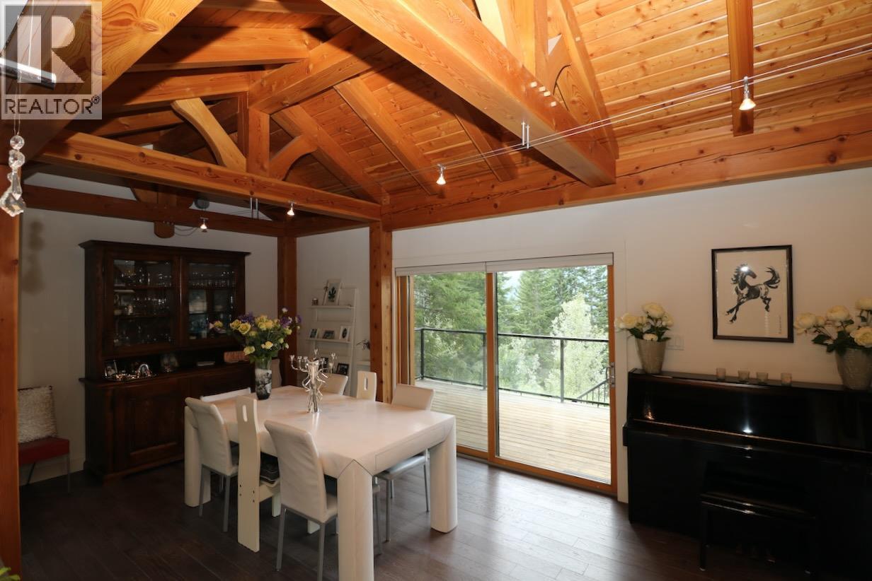 1529 Quartz Crescent, Golden, BC - Indoor Photo Showing Dining Room