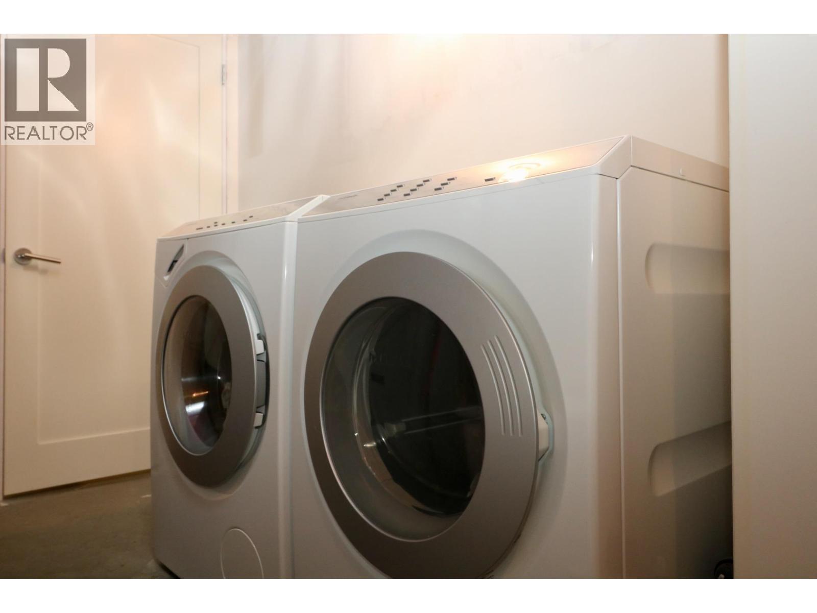 1529 Quartz Crescent, Golden, BC - Indoor Photo Showing Laundry Room