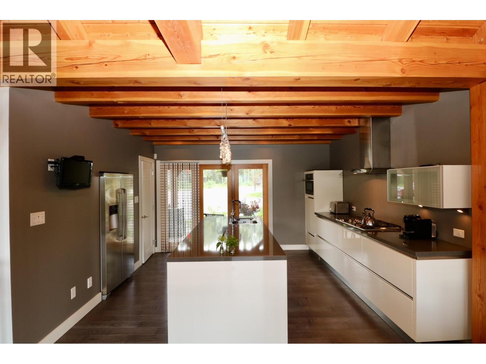 1529 Quartz Crescent, Golden, BC - Indoor Photo Showing Kitchen