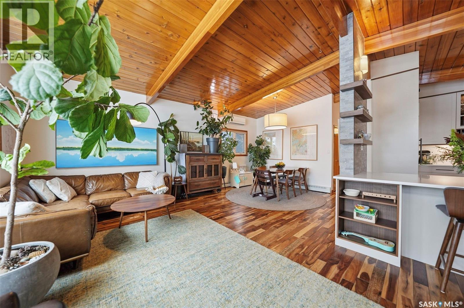 14 Yale Crescent, Saskatoon, SK - Indoor Photo Showing Living Room
