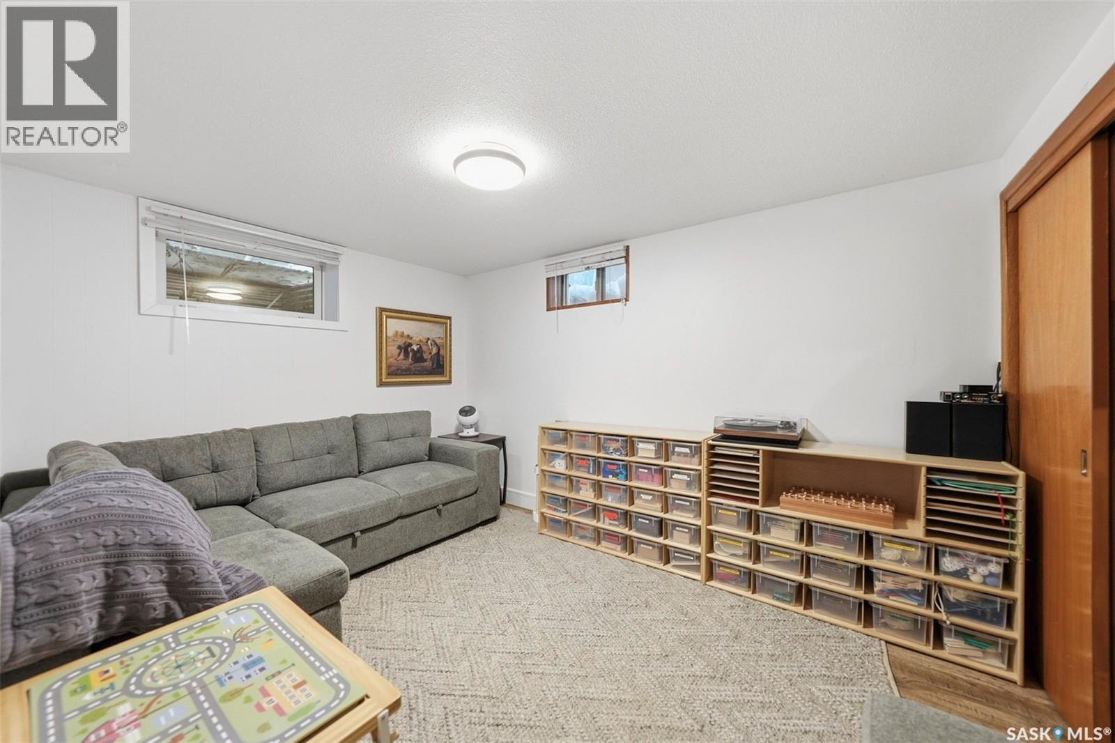 14 Yale Crescent, Saskatoon, SK - Indoor Photo Showing Living Room