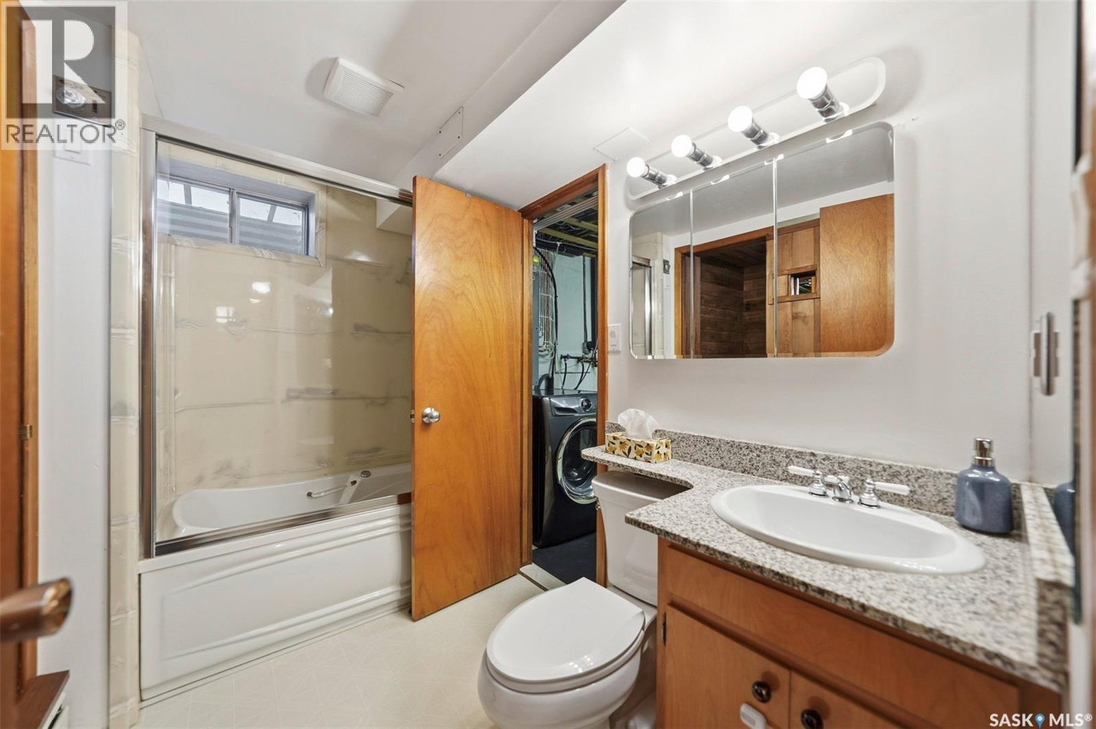 14 Yale Crescent, Saskatoon, SK - Indoor Photo Showing Bathroom