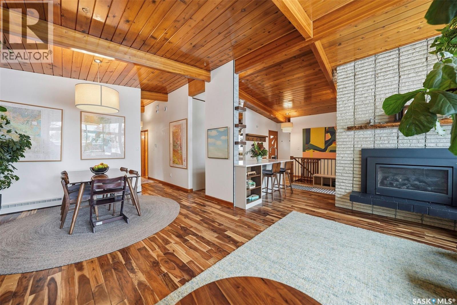 14 Yale Crescent, Saskatoon, SK - Indoor Photo Showing Living Room With Fireplace