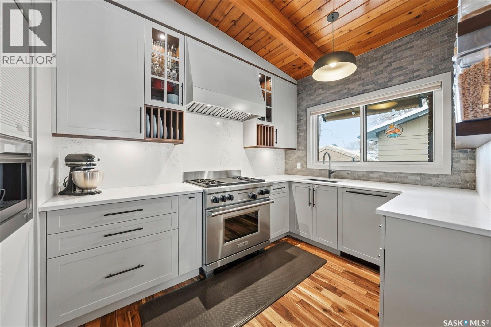 14 Yale Crescent, Saskatoon, SK - Indoor Photo Showing Kitchen With Upgraded Kitchen