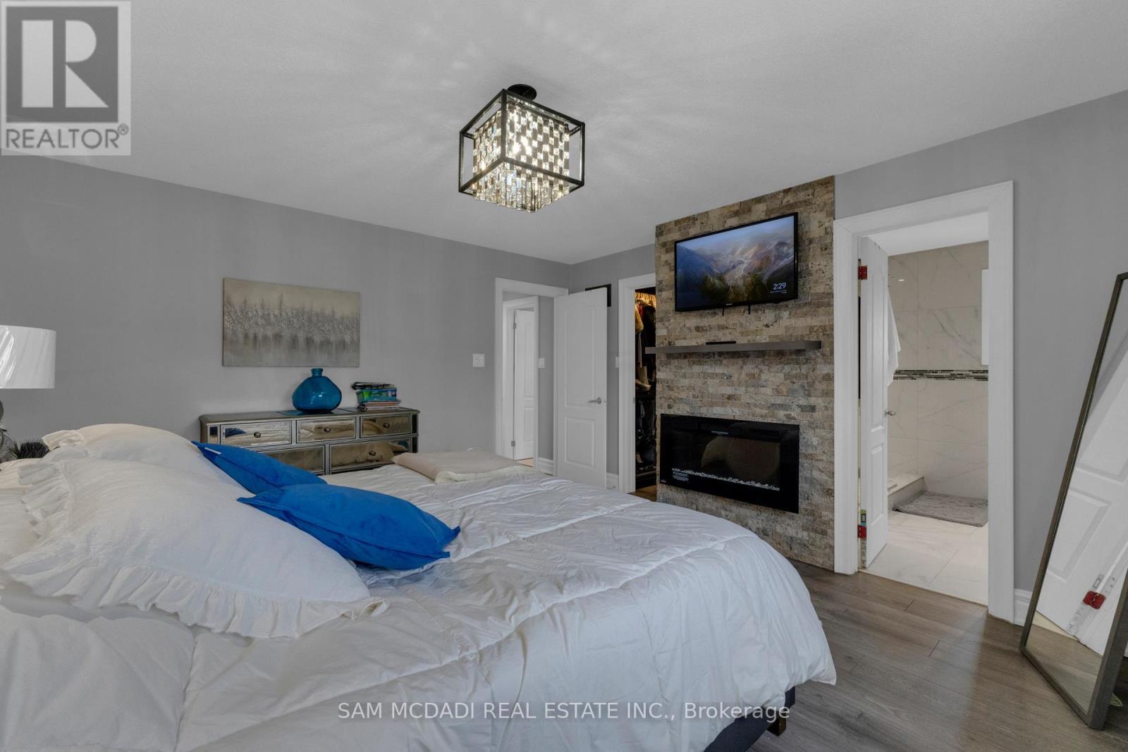 3722 Densbury Drive, Mississauga, ON - Indoor Photo Showing Bedroom