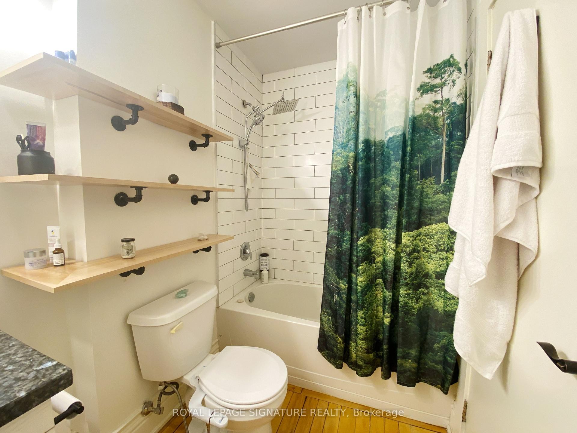 202-200 Stinson Street, Hamilton, ON - Indoor Photo Showing Bathroom