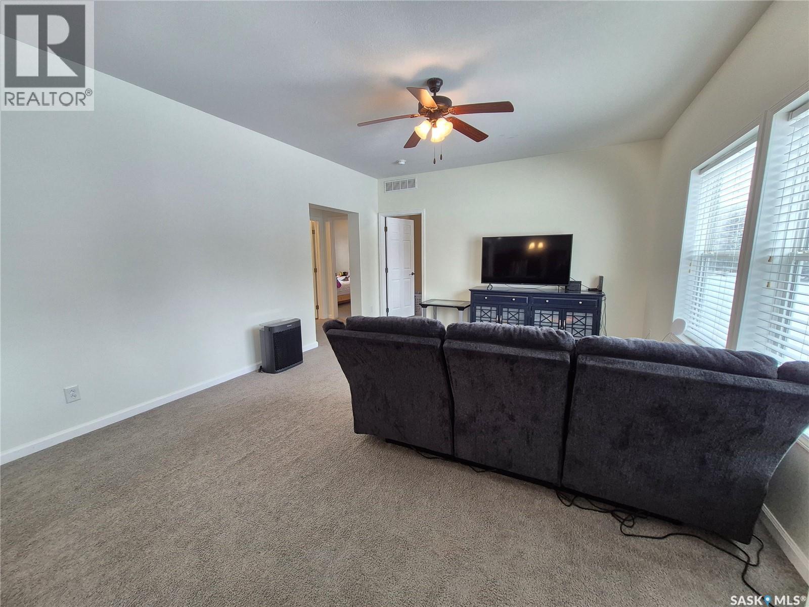 202 Saskatchewan Avenue, Pangman, SK - Indoor Photo Showing Living Room