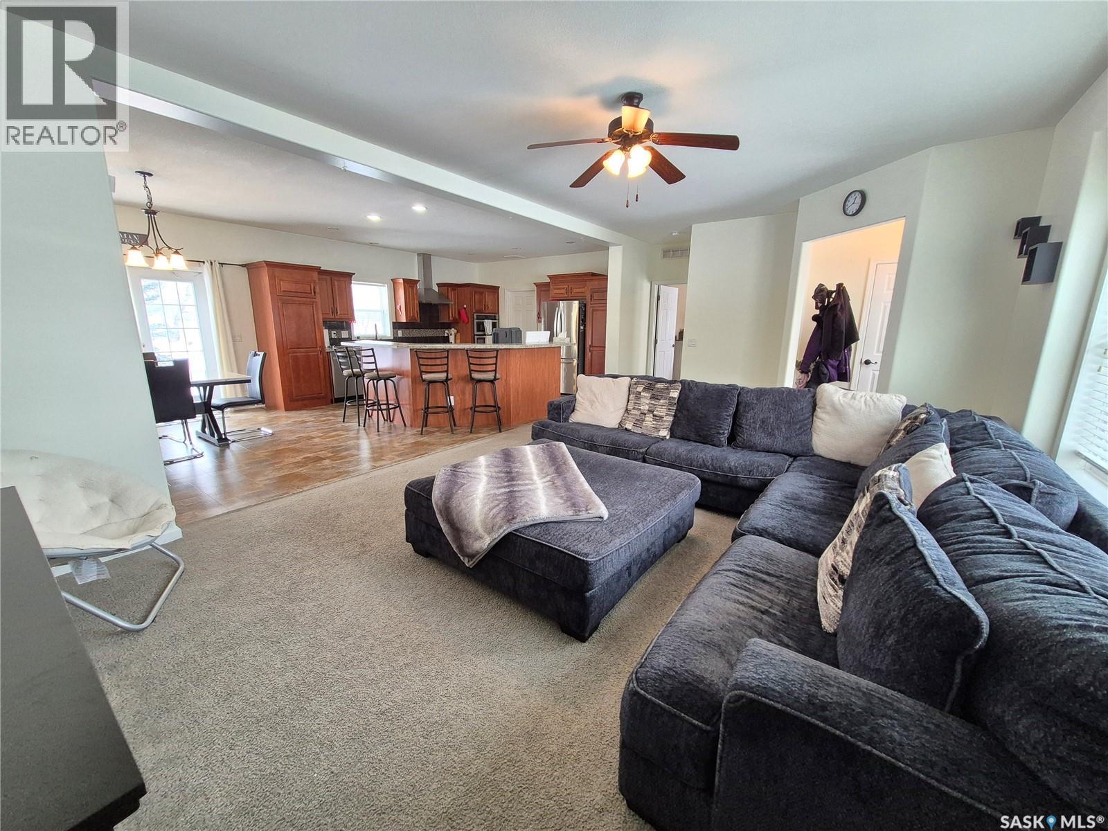 202 Saskatchewan Avenue, Pangman, SK - Indoor Photo Showing Living Room