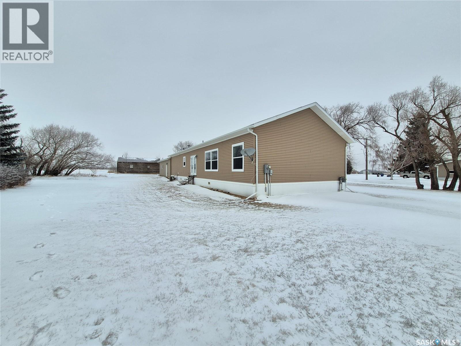 202 Saskatchewan Avenue, Pangman, SK - Outdoor