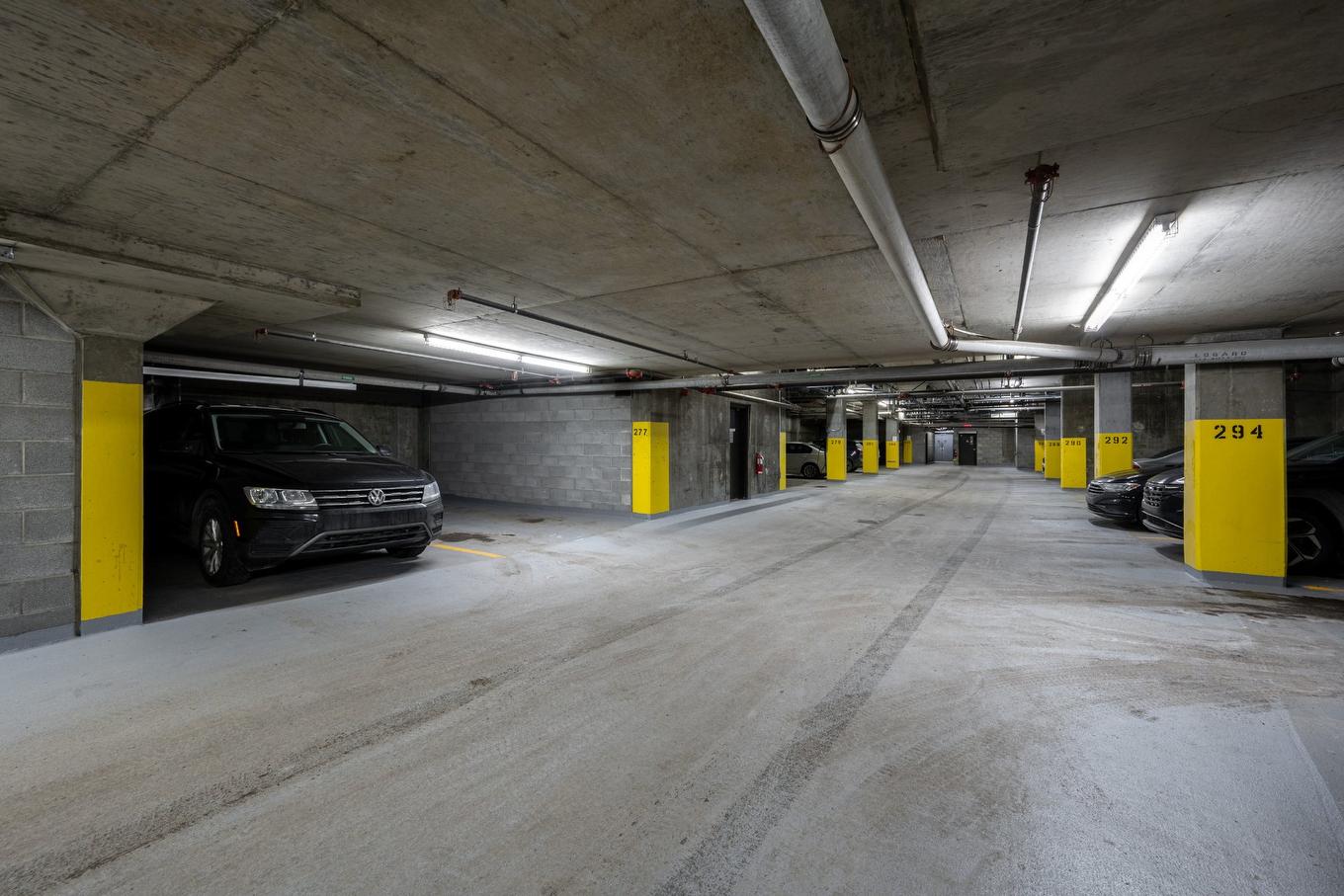 Garage - 510-300 Rue Ann, Montréal (Le Sud-Ouest), QC - Indoor Photo Showing Garage