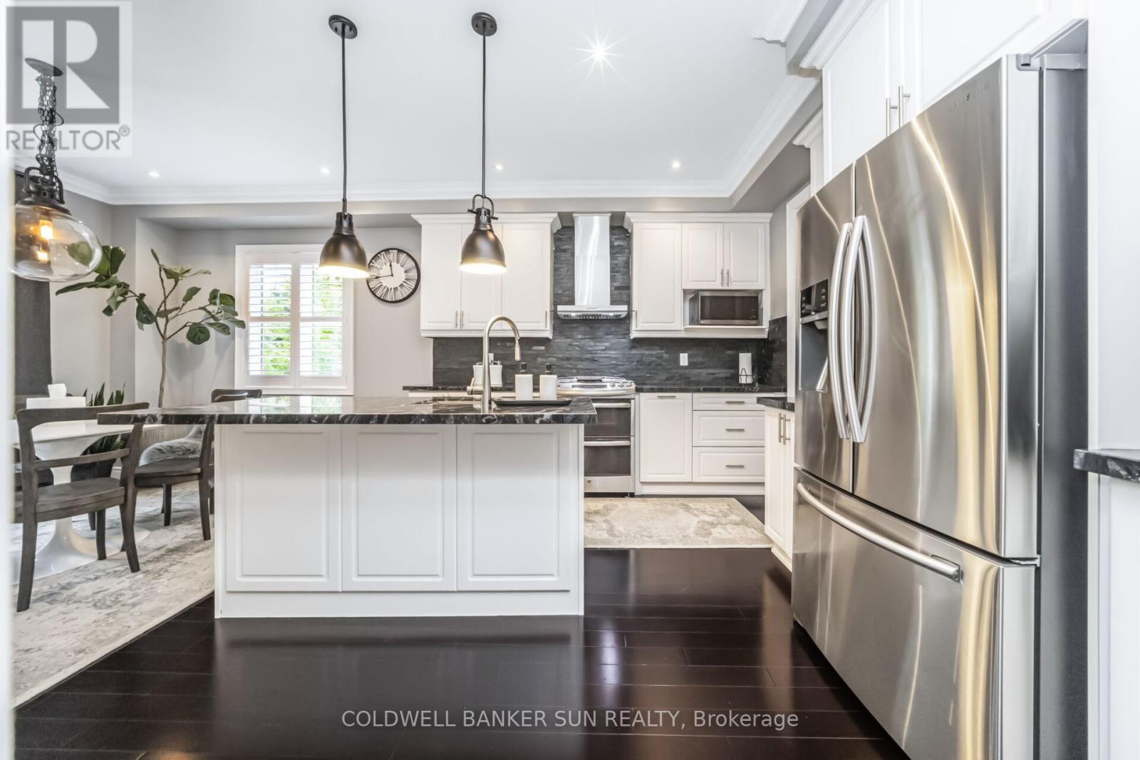 58 Copeland Crescent, Innisfil, ON - Indoor Photo Showing Kitchen With Upgraded Kitchen