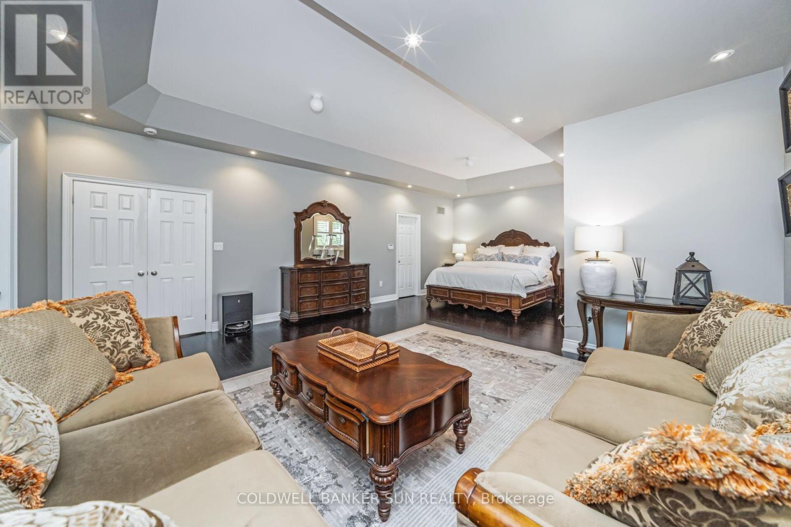 58 Copeland Crescent, Innisfil, ON - Indoor Photo Showing Living Room