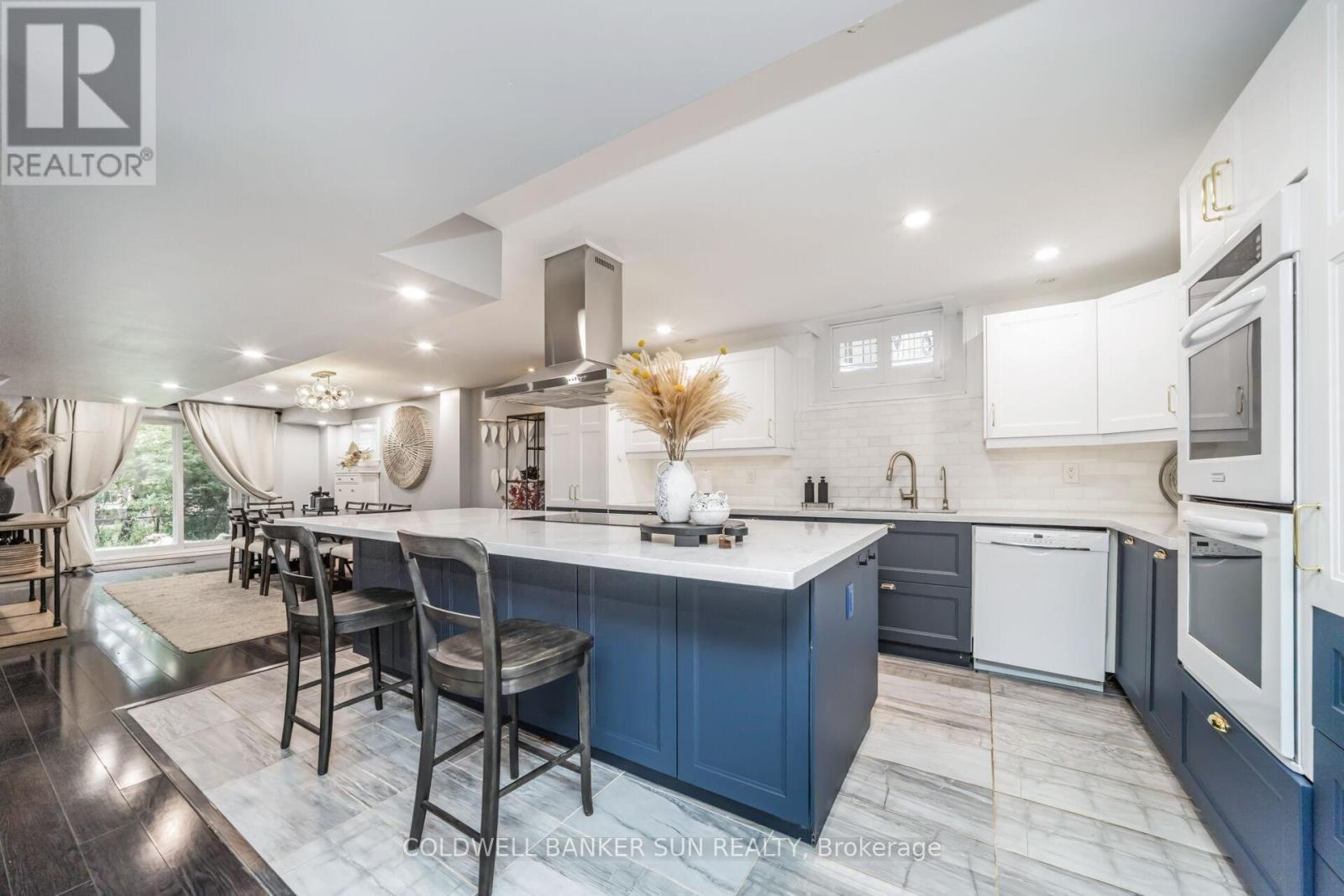 58 Copeland Crescent, Innisfil, ON - Indoor Photo Showing Kitchen With Upgraded Kitchen