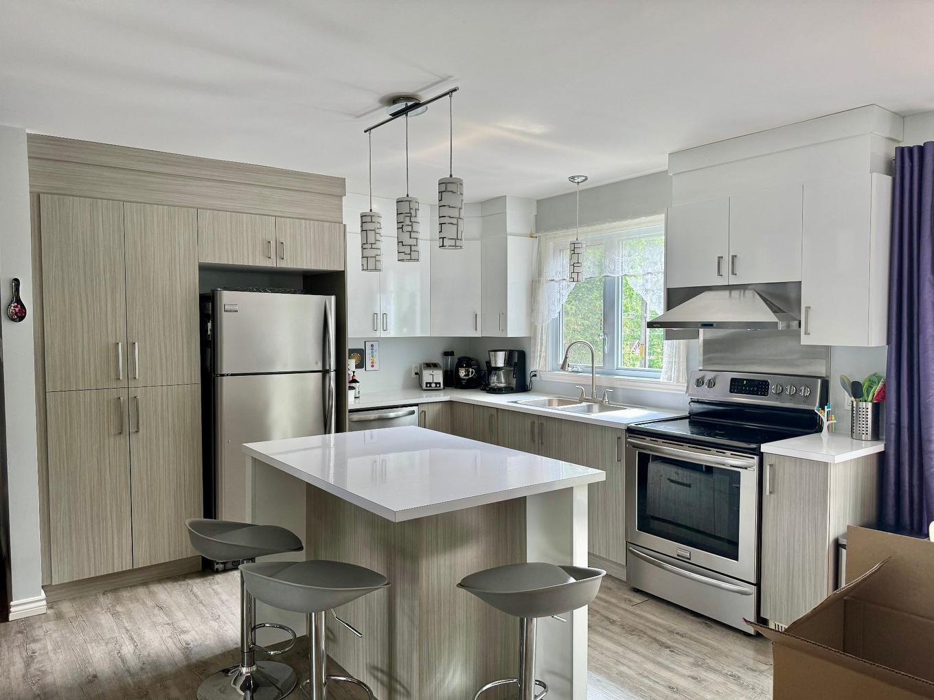 Kitchen - 370 Rue Dalcourt, Pincourt, QC - Indoor Photo Showing Kitchen With Double Sink