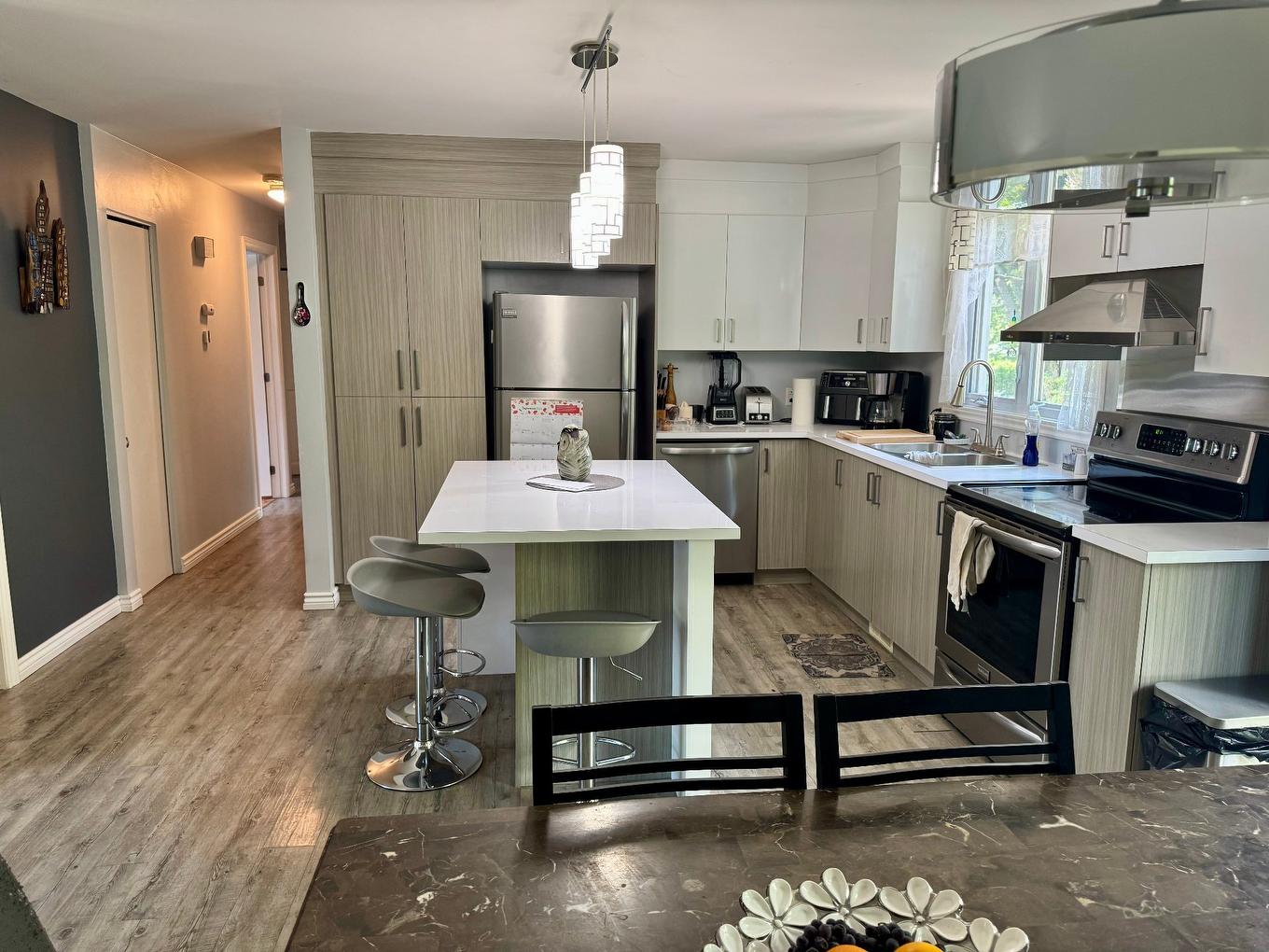 Kitchen - 370 Rue Dalcourt, Pincourt, QC - Indoor Photo Showing Kitchen With Double Sink