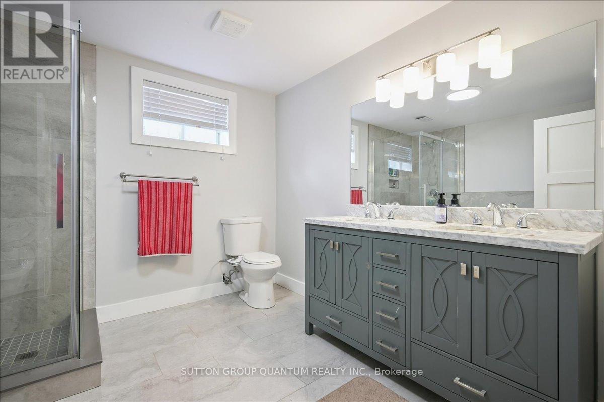 629 Burning Bush Road, Waterloo, ON - Indoor Photo Showing Bathroom