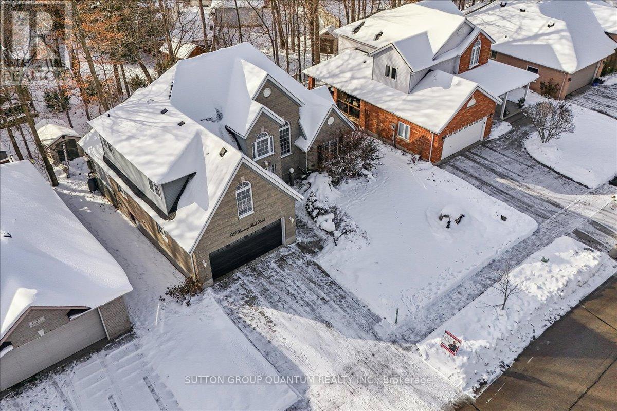 629 Burning Bush Road, Waterloo, ON - Outdoor