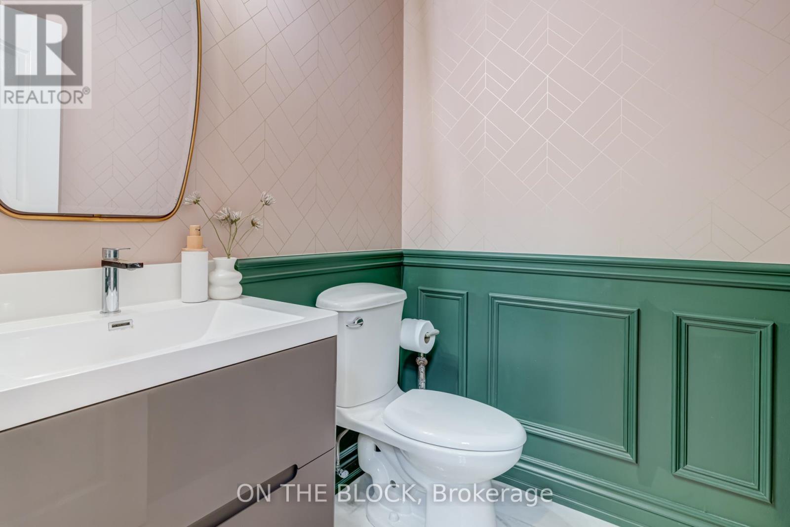 2212 Oneida Court, Mississauga, ON - Indoor Photo Showing Bathroom