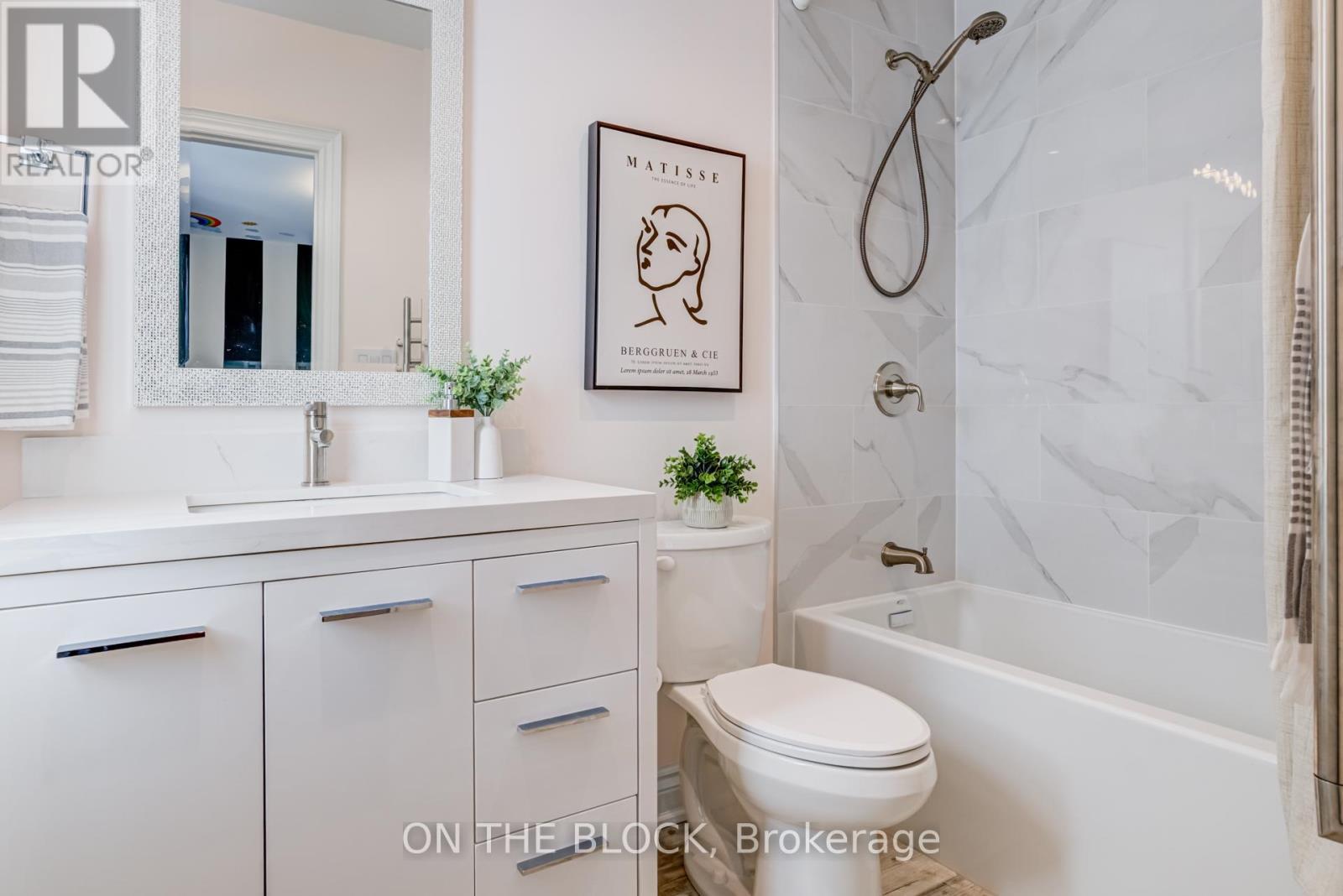 2212 Oneida Court, Mississauga, ON - Indoor Photo Showing Bathroom