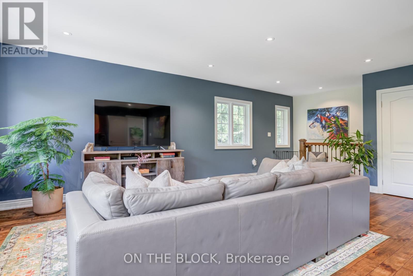 2212 Oneida Court, Mississauga, ON - Indoor Photo Showing Living Room