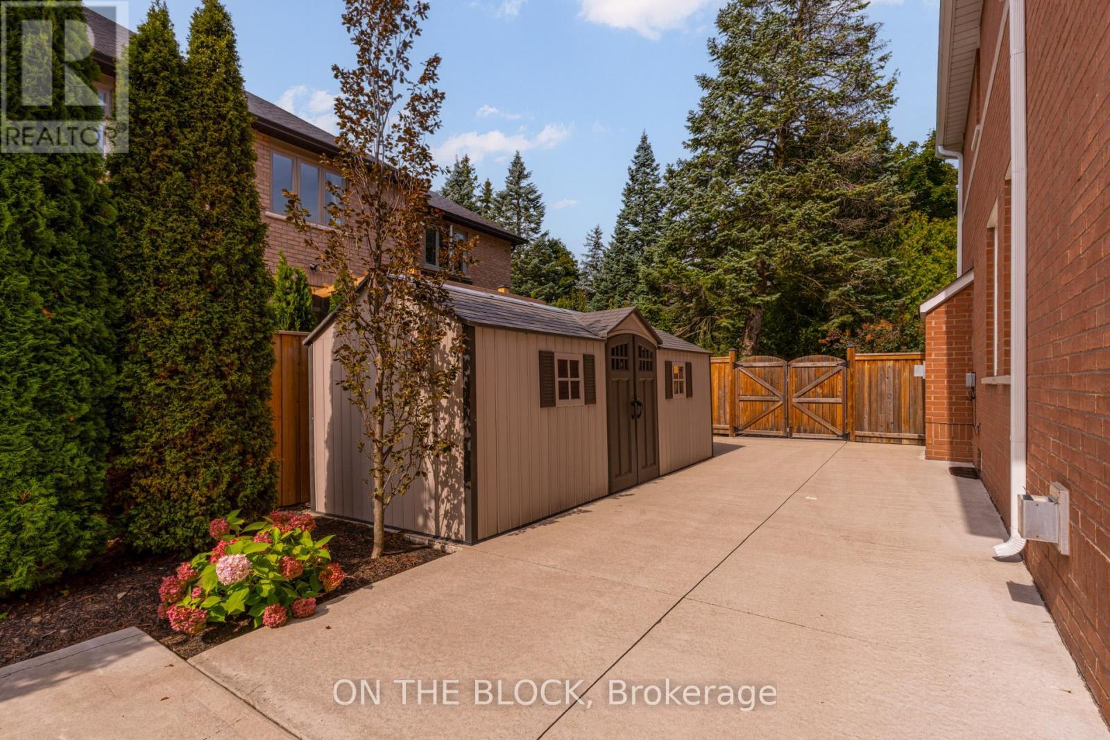 2212 Oneida Court, Mississauga, ON - Outdoor With Exterior